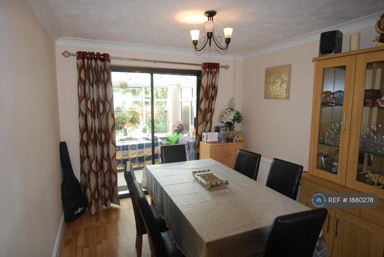 3 bedroom house in Douglas Road, Tonbridge, TN9 (3 bed) (#1880278)