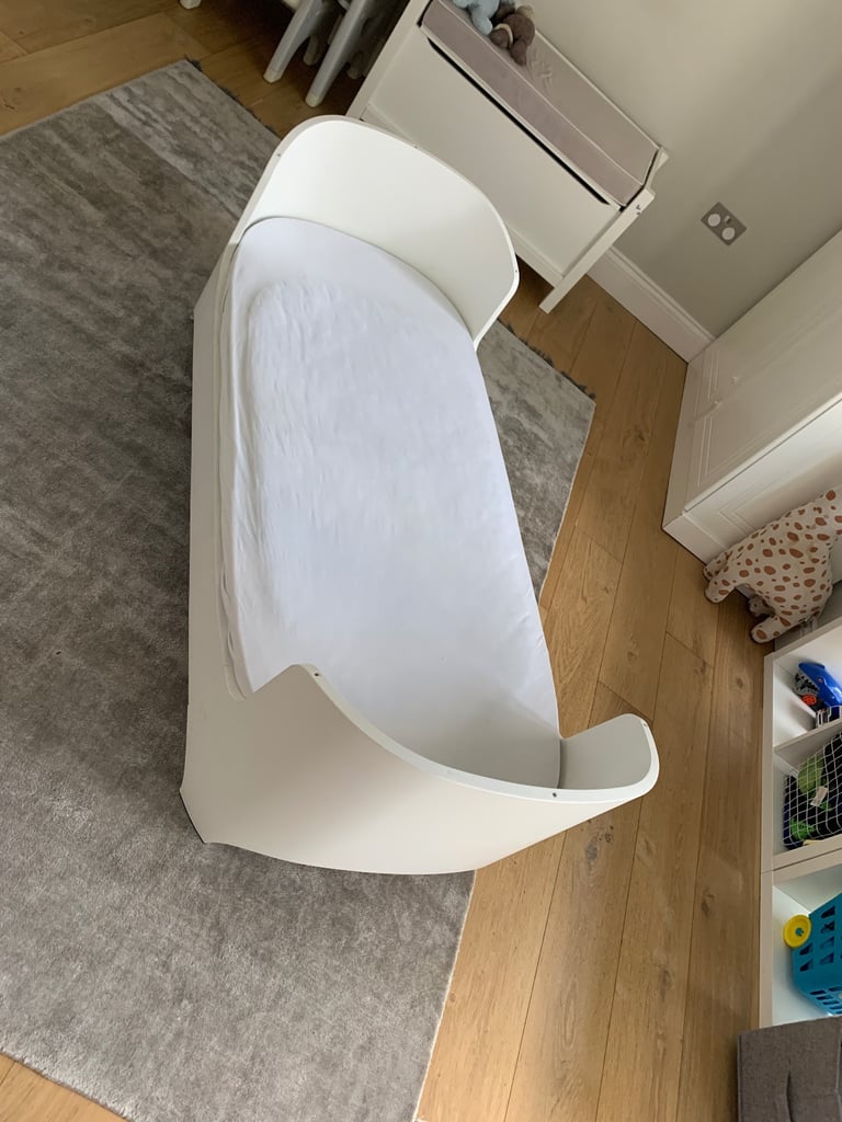 Leander cot bed with mattress 120 x 70cm