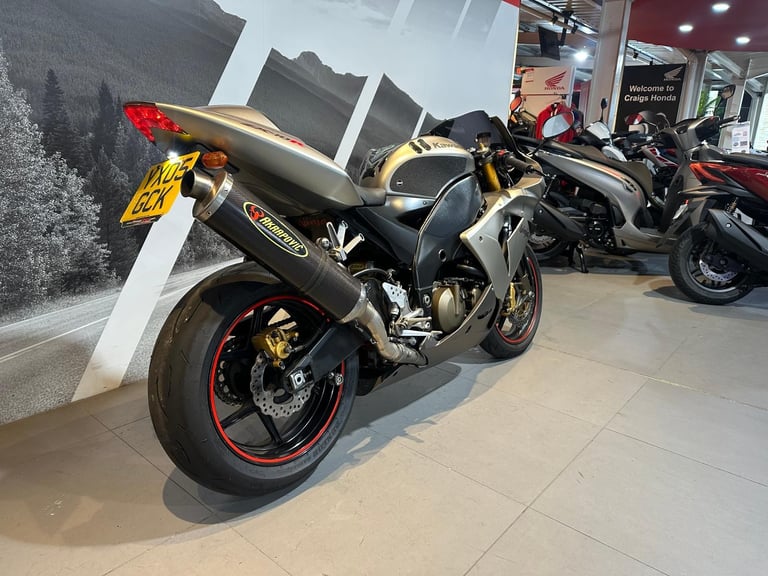 Kawasaki ZX 10 R 2005 with 19,895 miles + Akrapovic 