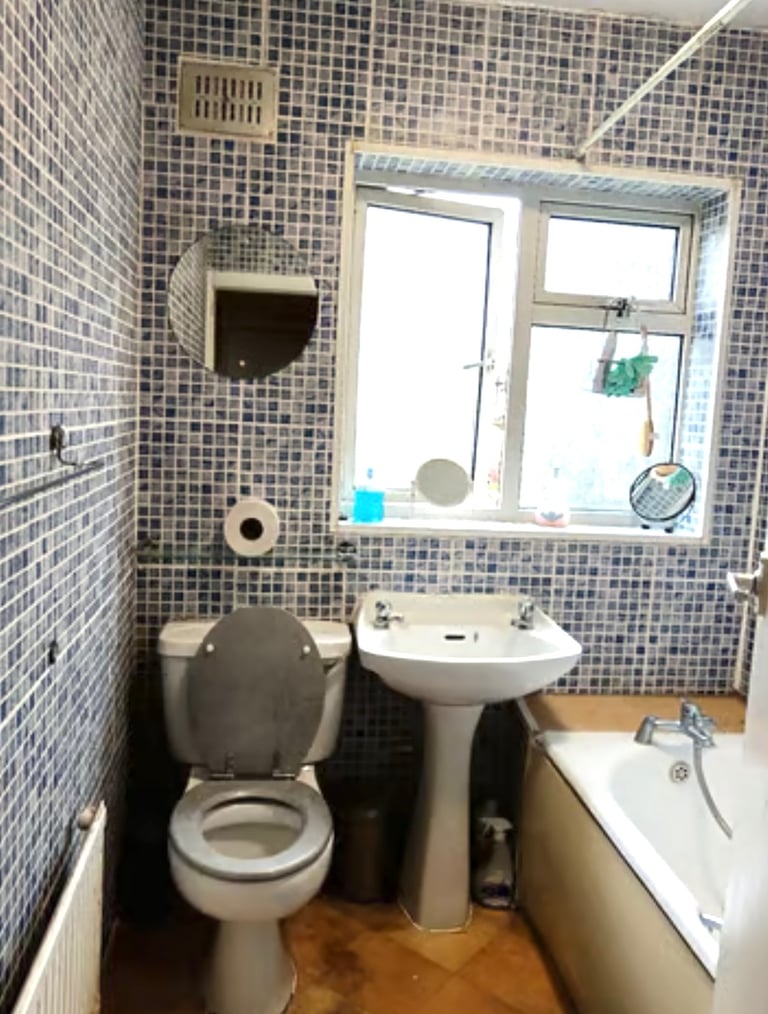 (Not a studio)Single room including bills Postcode IG2 6QS
