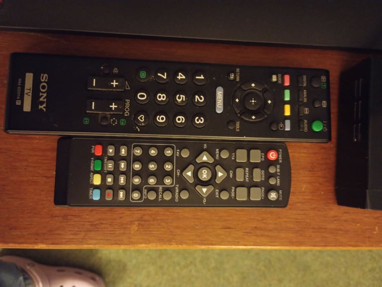 TV Sony 32" digi box plus