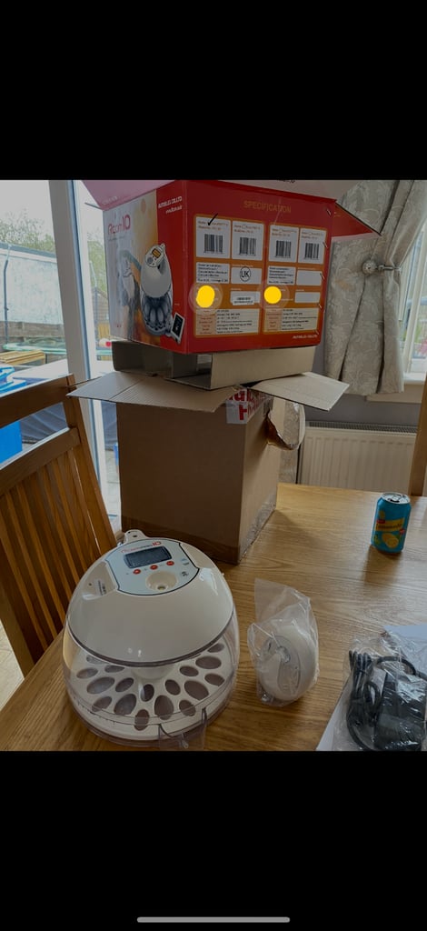 Incubator/heater plate/cage and access