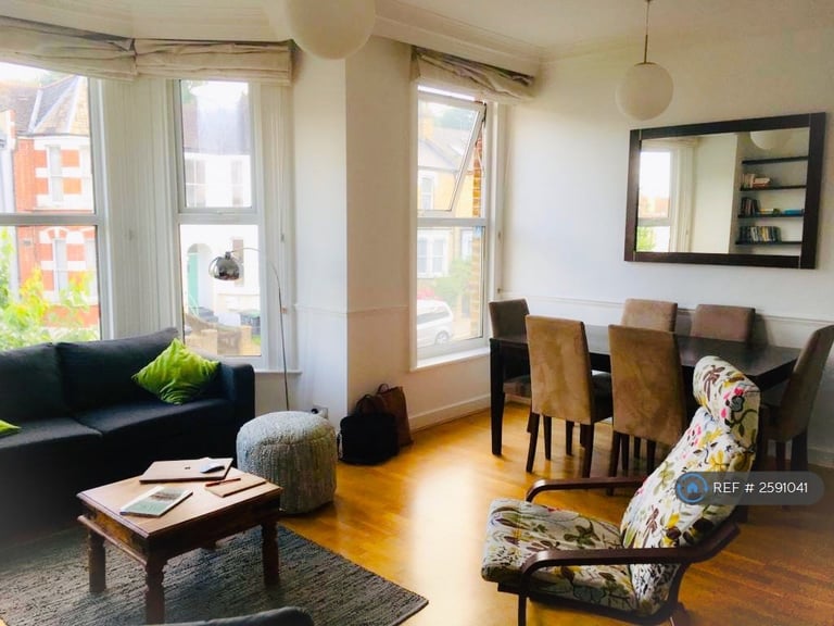 3 bedroom flat in Palace Gates Road, London, N22 (3 bed) (#2591041)