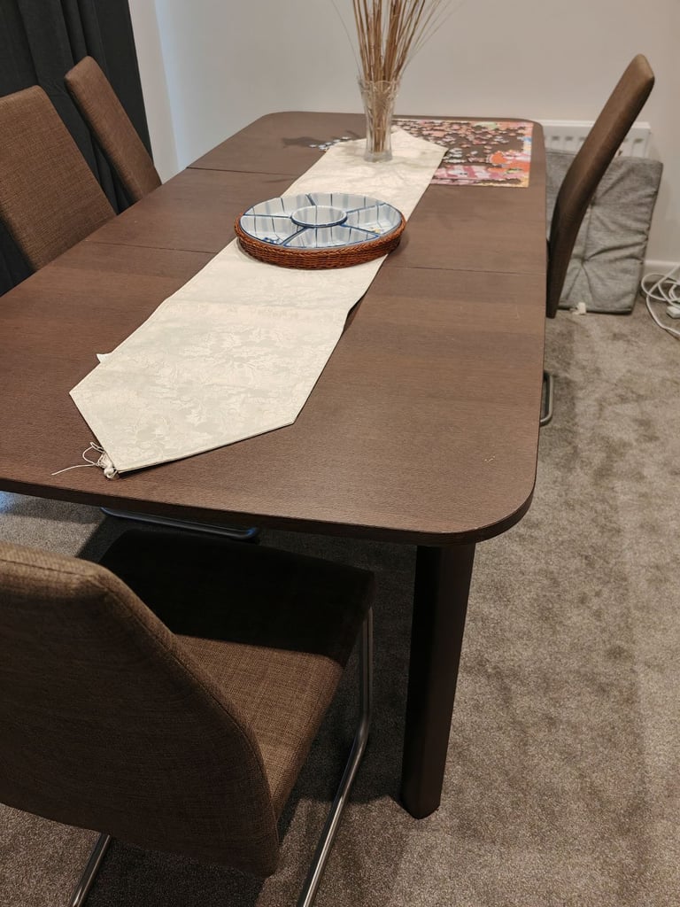 REDUCED Elegant 6 chairs and extendable dining table