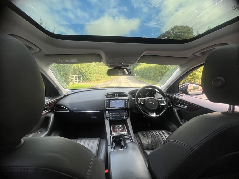 2017 Jaguar F-Pace 2.0d Portfolio 5dr Auto AWD 180 Bhp ESTATE Diesel Automatic