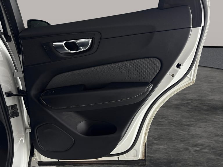 2022 Volvo XC60 2.0 B4 MHEV Plus SUV 5dr Diesel Hybrid Auto AWD Euro 6 (s/s) (197 ps) - CAR Suv H...