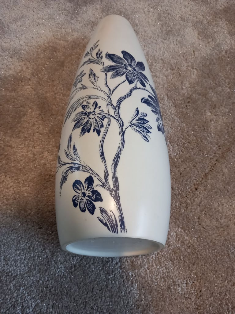 Large vase.  Buyer to collect. 