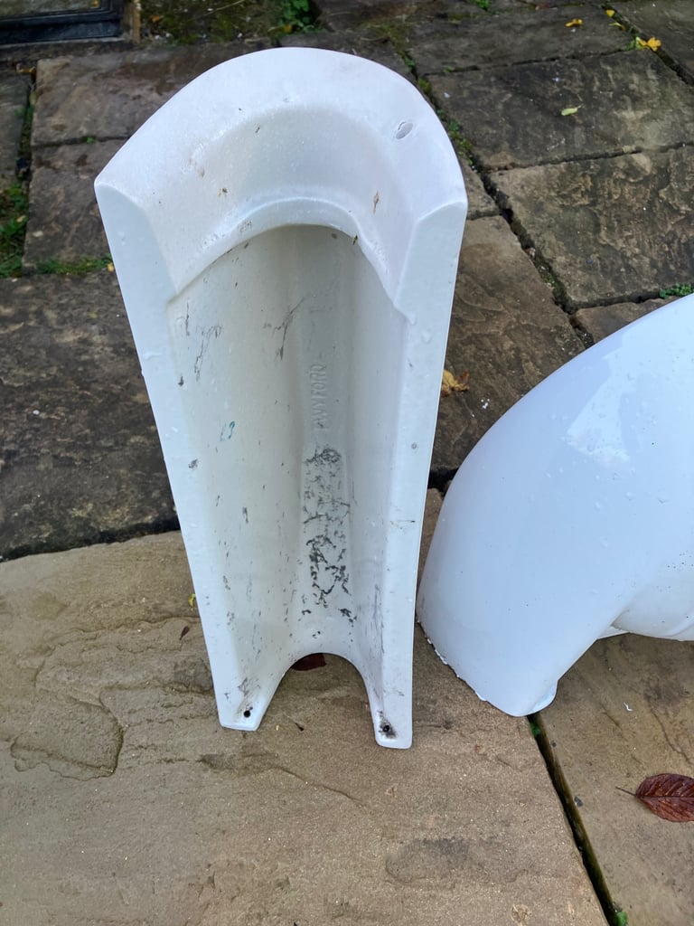 FREE White sink and pedestal