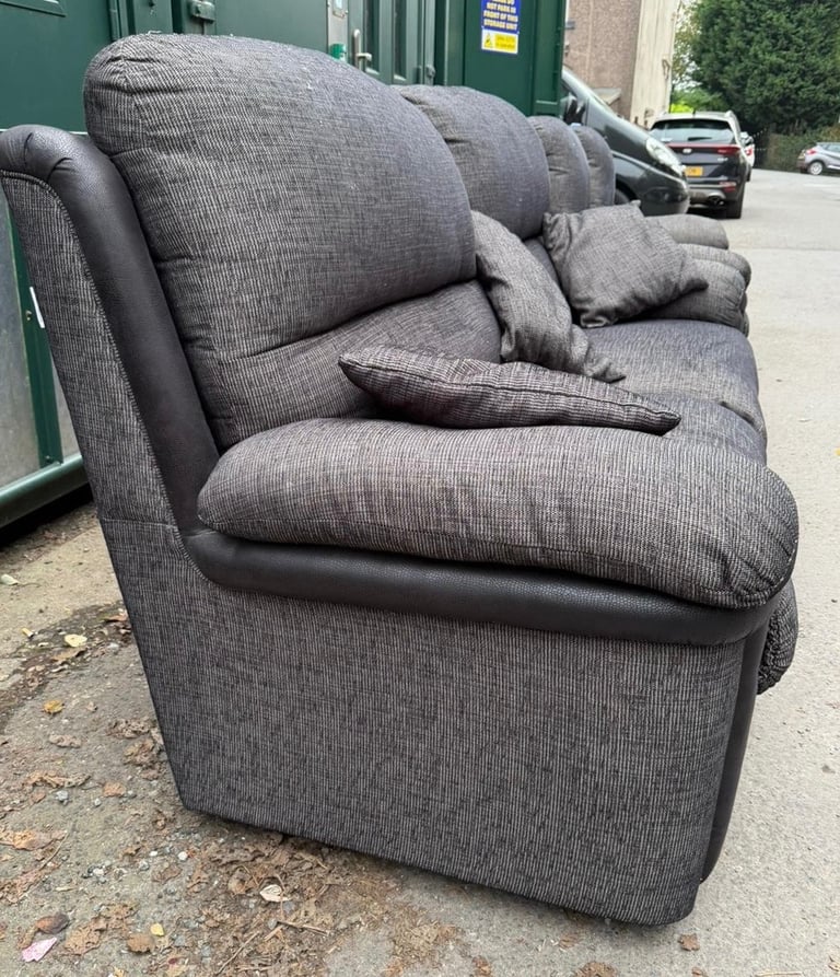 Beautiful 3 and 2 Seater Recliner Sofas for Sale