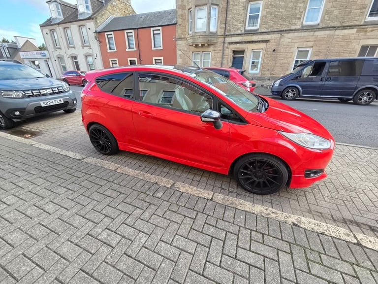 Ford Fiesta Zetec S Red Edition (2015)  1.0T EcoBoost Zetec S Red Edition Hatchback 
