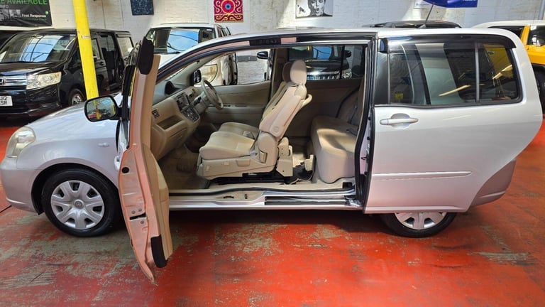 2010 Toyota Raum 1.5 Auto lift mobility chair  Petrol Automatic
