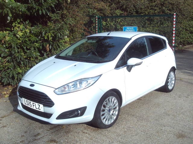 2015 Ford Fiesta 1.0 EcoBoost Titanium 5dr Powershift White 31k Miles FSH Years MOT Warranty HATC...