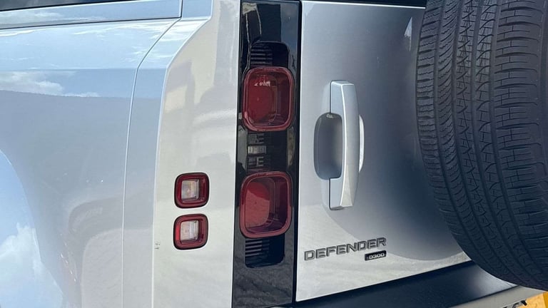 2021 Land Rover Defender 3.0 D300 X-Dynamic HSE 110 5dr Auto [7 Seat] ESTATE DIESEL Automatic