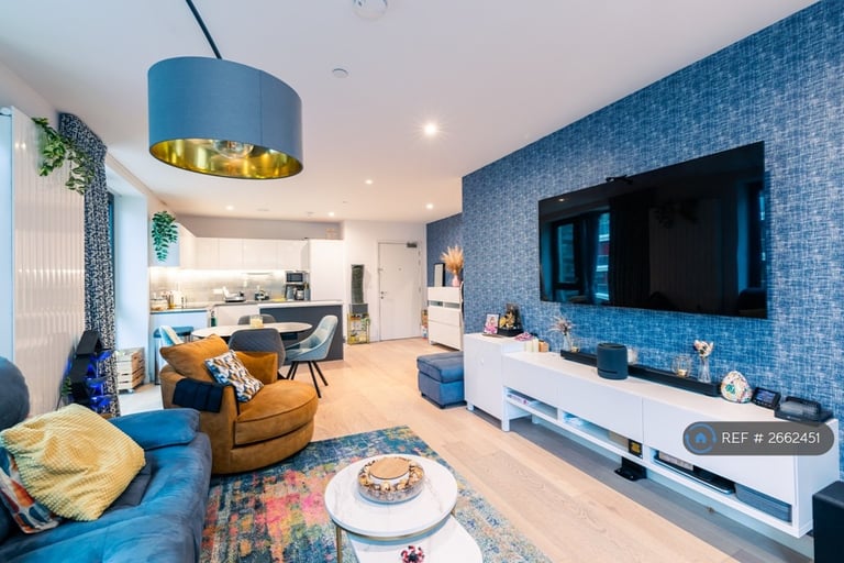2 bedroom flat in Royal Wharf, London, E16 (2 bed) (#2662451)