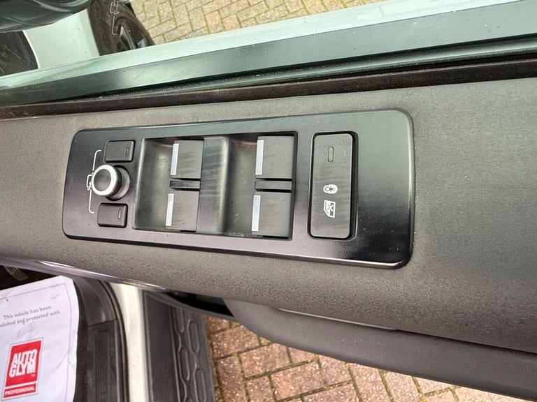 2020 Land Rover Discovery 3.0 SD6 Landmark Edition 5dr Auto ESTATE DIESEL Automatic