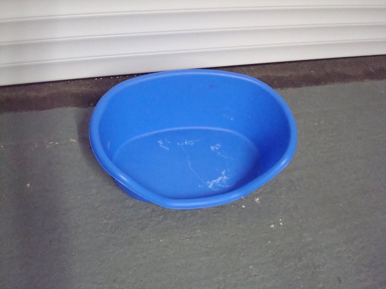 DOG/PET BED IN GOOD CONDITION FOR A SMALL DOG CAT 
