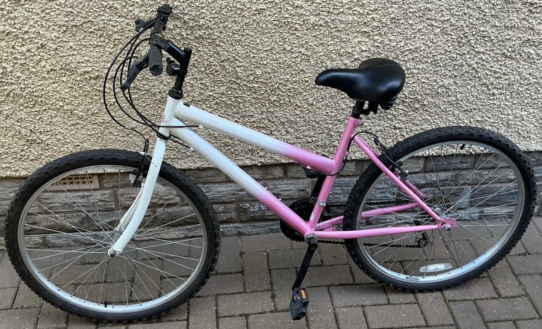 Bike/Bicycle.LADIES CHALLENGE “ PINK “ MEDIUM FRAME MOUNTAIN BIKE 
