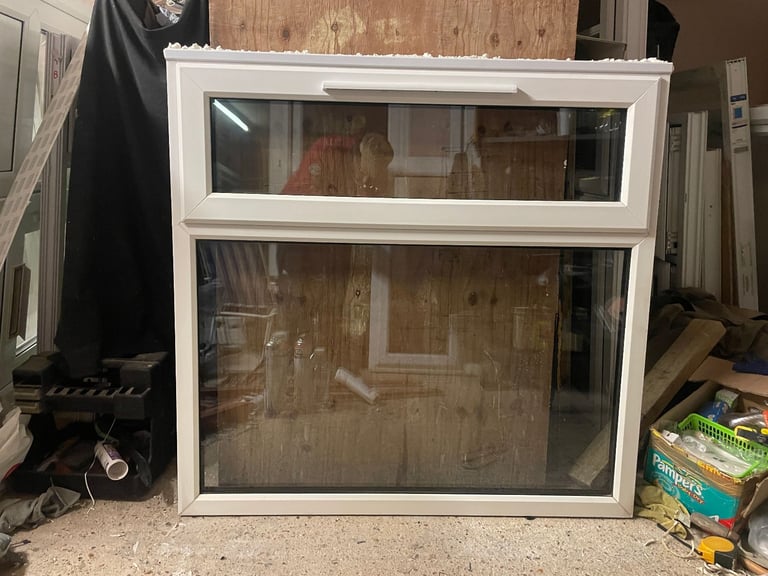 H 116 x W 119 cm - GOOD CONDITION UPVC DOUBLE GLAZED WINDOW - CLEAR GLASS (REF: MJ301)