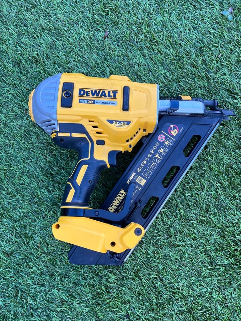 Dewalt DCN692 nailgun 18VXR brushless