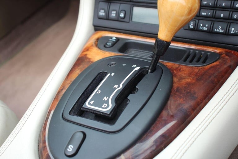 JAGUAR XK8 4.0 2dr 2001