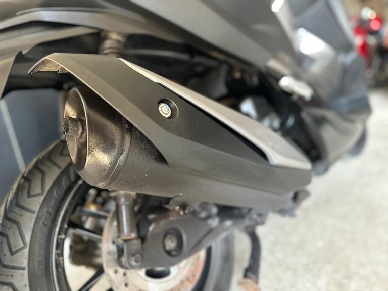 GORGEOUS ONE OWNER 2021/21 HONDA FORZA 350 MOTORCYCLE 