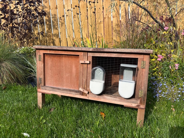 image for Single hutch in good condition.