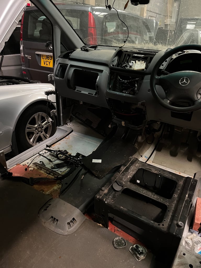 Mercedes Vito windscreen with top tint 2004-2010