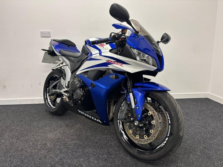 image for HONDA CBR600RR ** SCORPION EXHAUST - 12 MONTHS MOT - AKRA CHAIN GUARD **