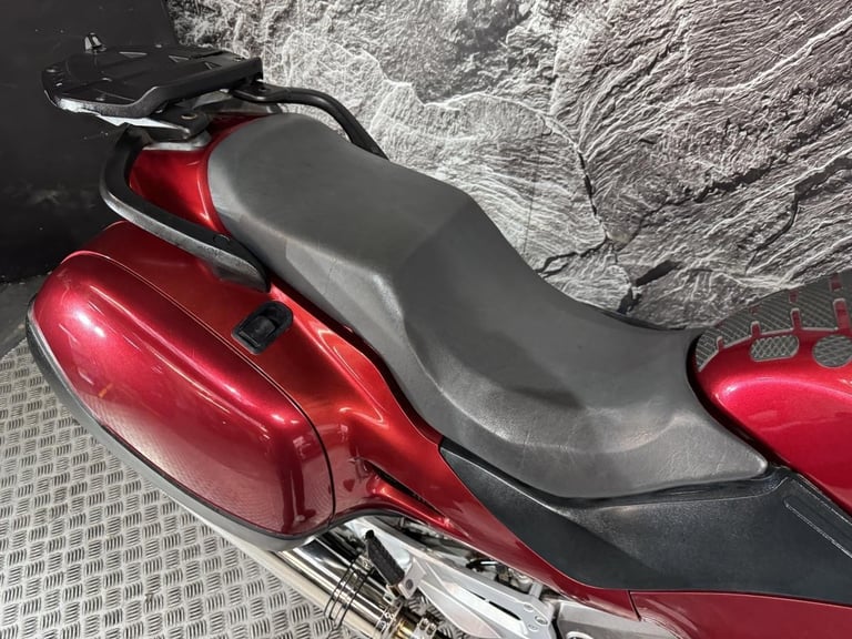 HONDA DEAUVILLE 650 NT 650 V-5