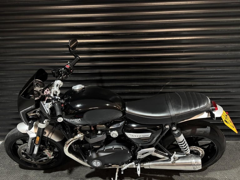 TRIUMPH SPEED TWIN 1200 Only 4965 Miles -Fairing  Tail Tidy 