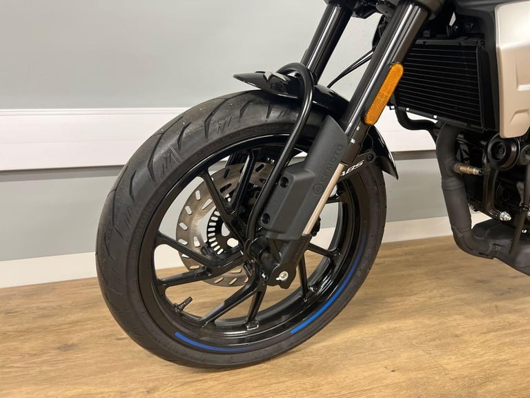 2025 Cf Moto Cl-X 300CL-X Petrol black 6 Speed