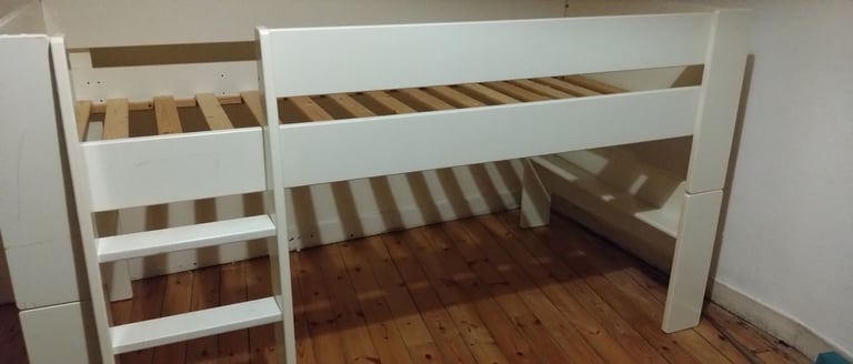 Cabin bed 