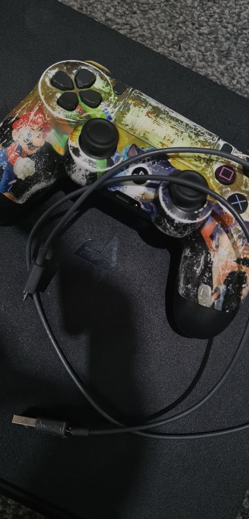 PS4 Slim 500GB - 1 Controller + Cables