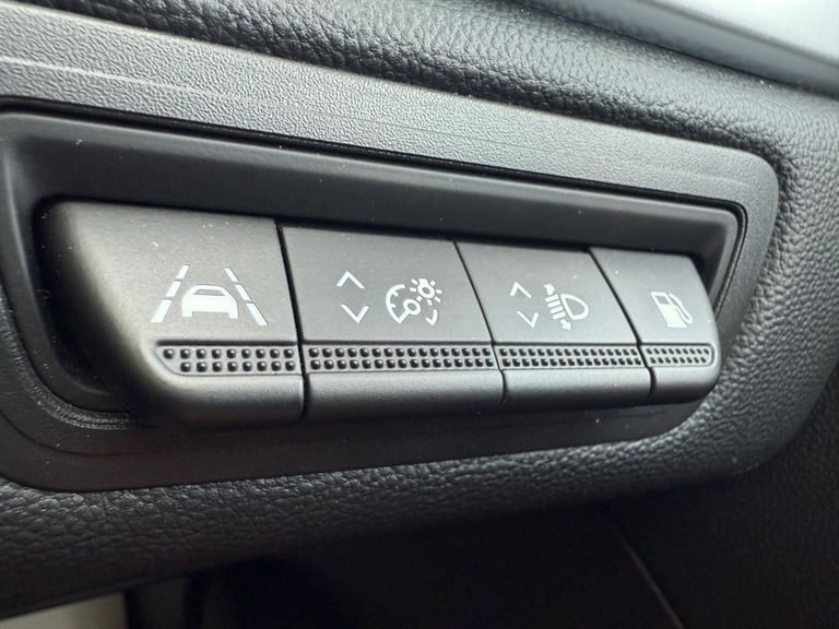 2022 Renault Captur 1.6 E-TECH 9.8kWh SE Edition SUV 5dr Petrol Plug-in Hybrid Auto Euro 6 (s/s H...