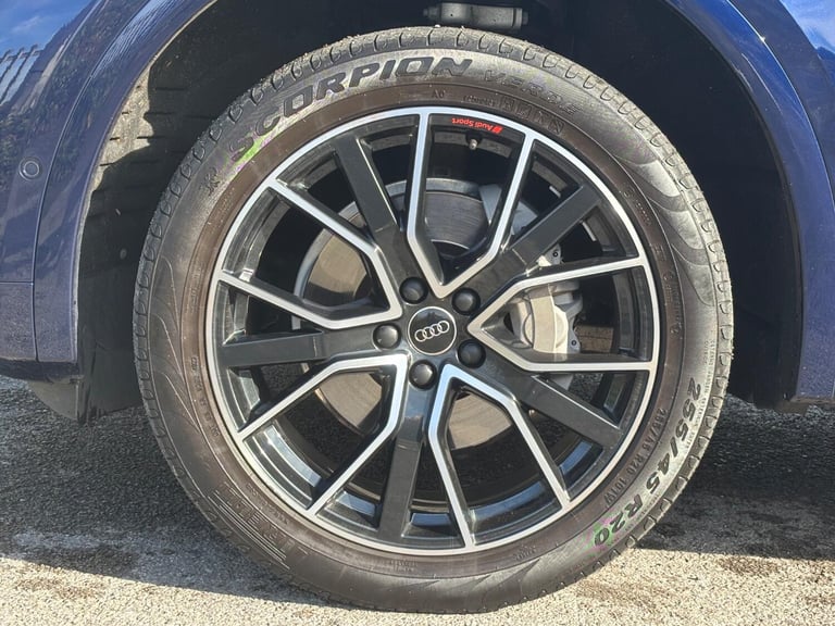 AUDI Q5 2.0 TDI 40 Black Edition 2024