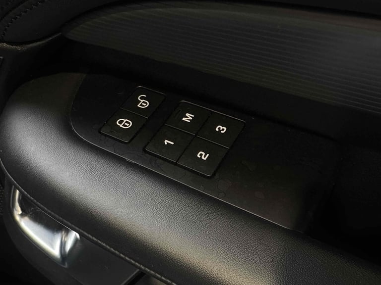 2018 Land Rover Discovery SD V6 HSE Luxury SUV Diesel Automatic