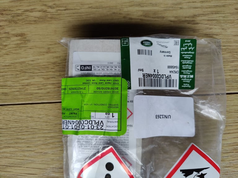 image for LANDROVER TOUCH UP KIT