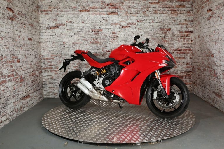 DUCATI SUPERSPORT - 2017 Petrol Manual in Red