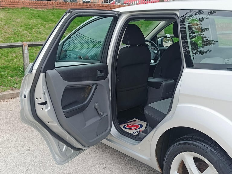 2010 Ford Focus 1.6 Zetec 5dr ESTATE Petrol Automatic