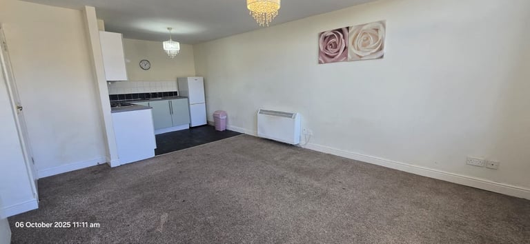 Fully furnished 2 bed flat in great BD1 city-centre location. 