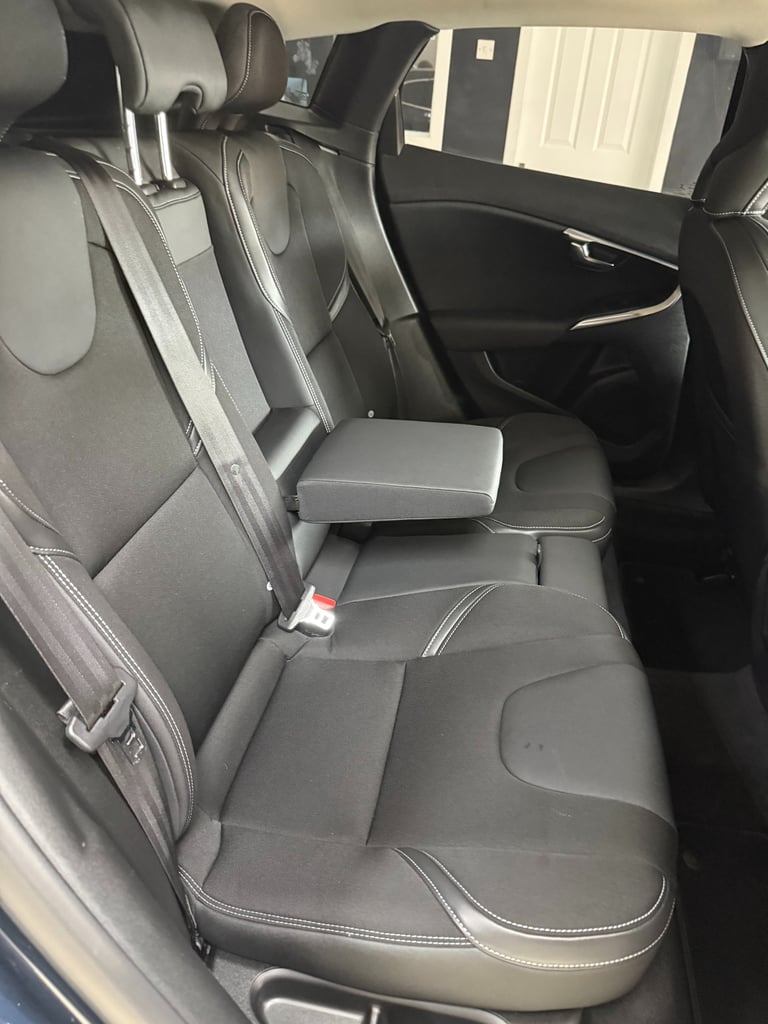 Volvo V40 1.6 T3 SE Blue Hatchback 61MPG Sat Nav WARRANTY 12 MONTHS MOT