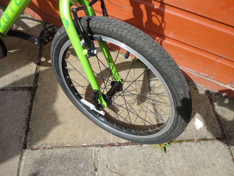 Carrera abyss childs bike suit age 6 to 8 years, 20 inch wheels, lightweight frame, 7 gears