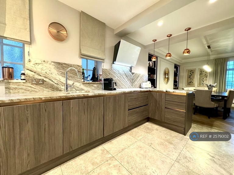 4 bedroom flat in Chiltern Court, London, NW1 (4 bed) (#2579302)