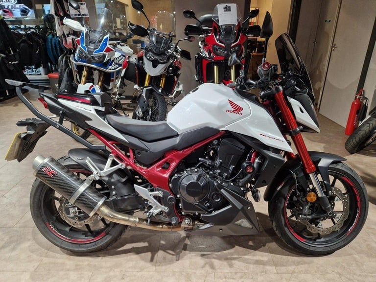 HONDA HORNET 750 IN RED