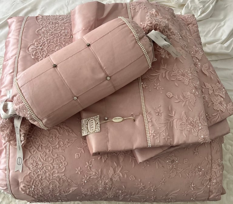 Luxurious 4pcs bedding set pink 