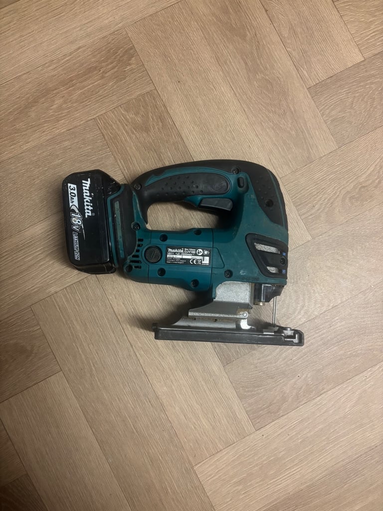 Makita 18v jigsaw and battrey 