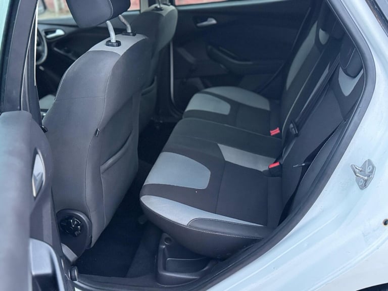 2012 Ford Focus 1.6 Zetec Euro 5 5dr HATCHBACK Petrol Manual