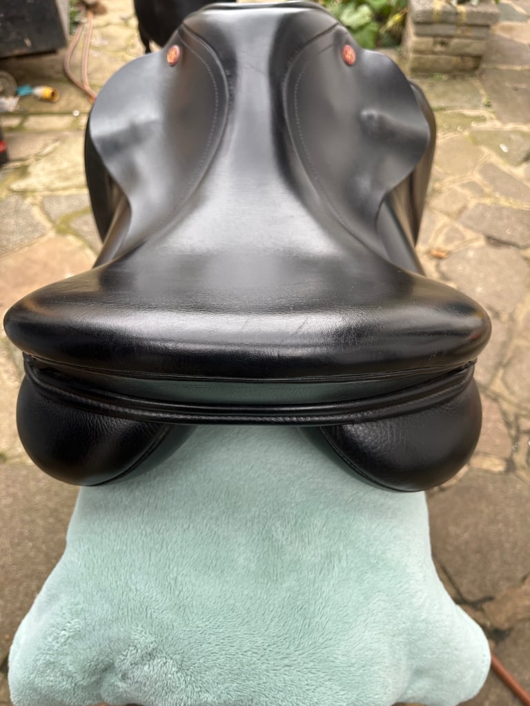 Horse saddle 17.5 inch Kent and Masters Original High Wither GP HGP Black Adjustable