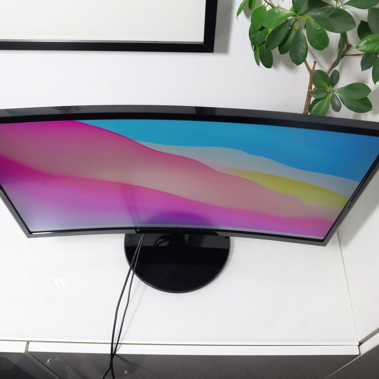 24inch Samsung Curved Monitor 75Hz 1080p HDMI