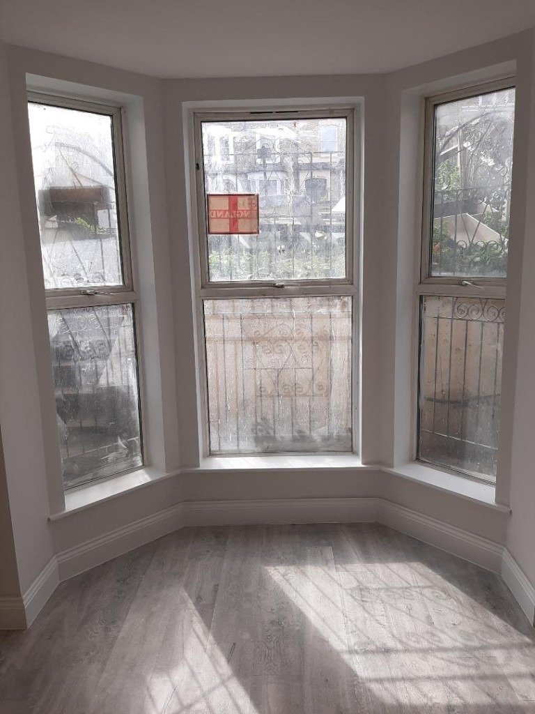 *HACKNEY E8*Spacious Double Self Contained Ground Floor Studio with